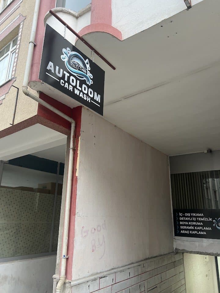AutoLoom Car Wash tabelası ve dükkân girişi