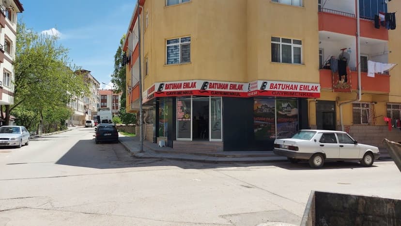 Batuhan Emlak dükkân görünümü — Seğmenler, Gölbaşı
