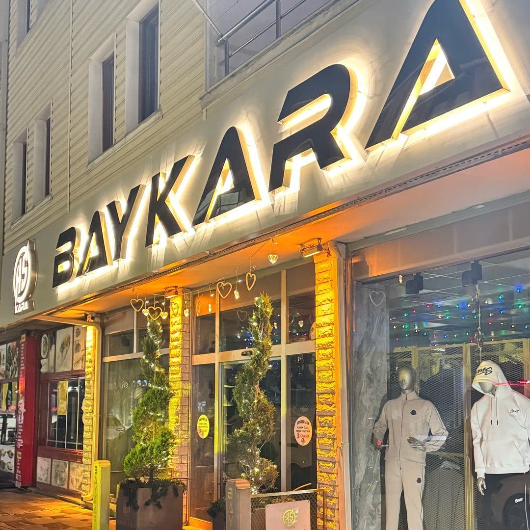 Baykara Giyim mağaza cephesi ve ışıklı tabela — Seğmenler, Gölbaşı