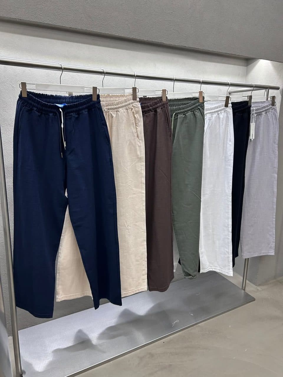 Renkli keten ve günlük pantolon askıları