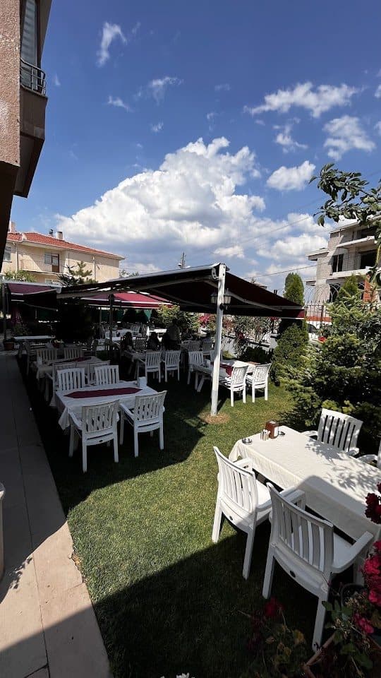 Doğayla iç içe bahçe ortamı