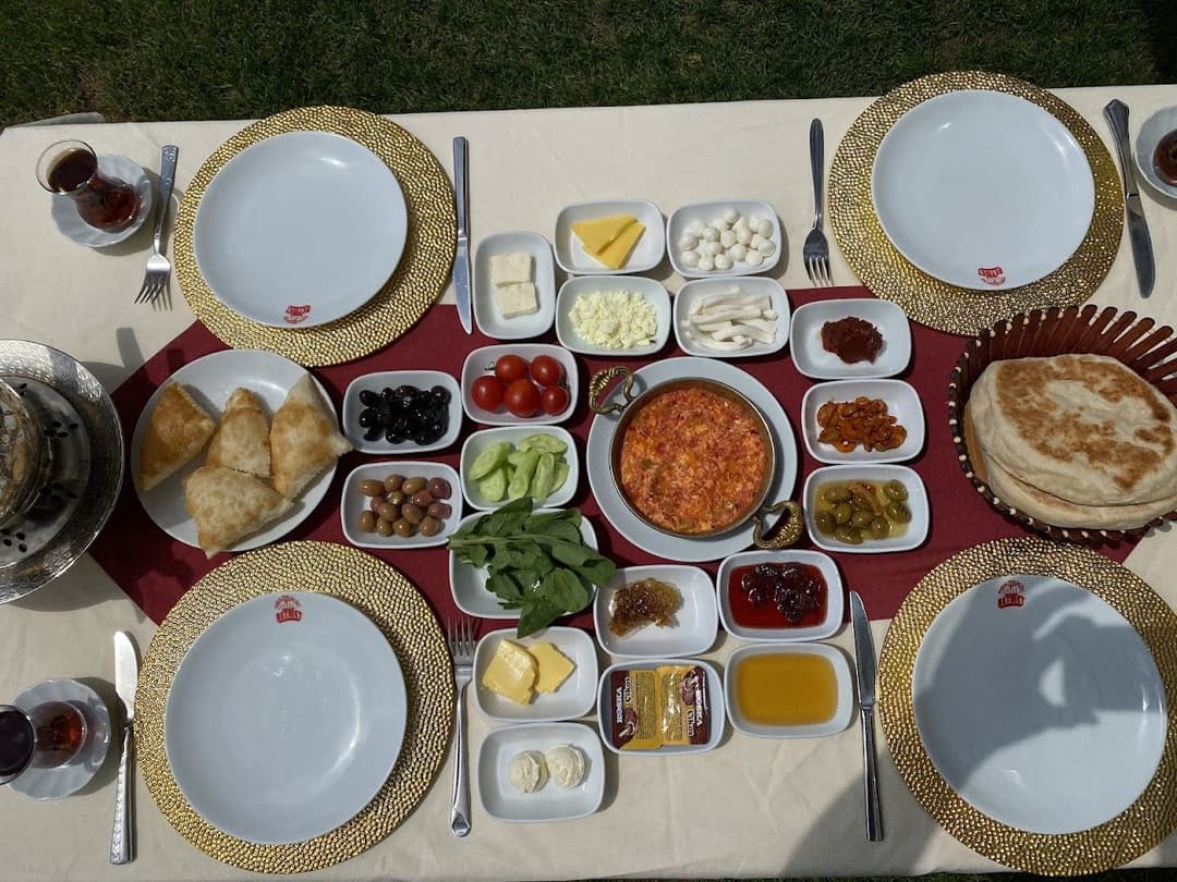 Serpme köy kahvaltısı sofrası — Beymet Beyhan Abla'nın Yeri