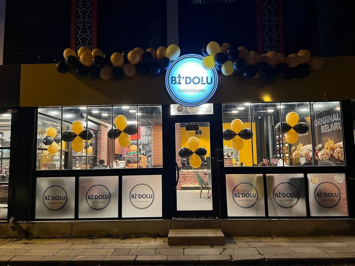 Bi Dolu Tacos dükkân ve menü panosu