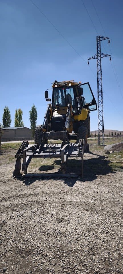 Buğrahan İnşaat & Hafriyat — kazıcı-yükleyici (kepçe)