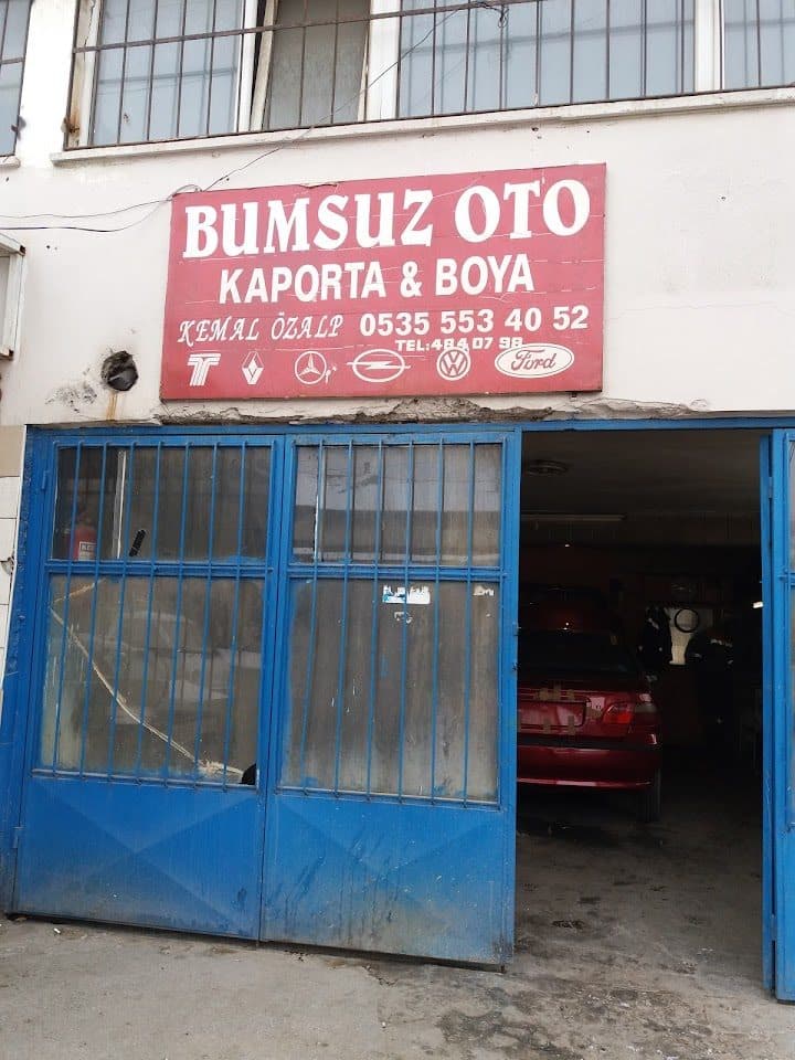 Bumsuz Oto Kaporta ve Boya dükkân tabelası ve servis girişi