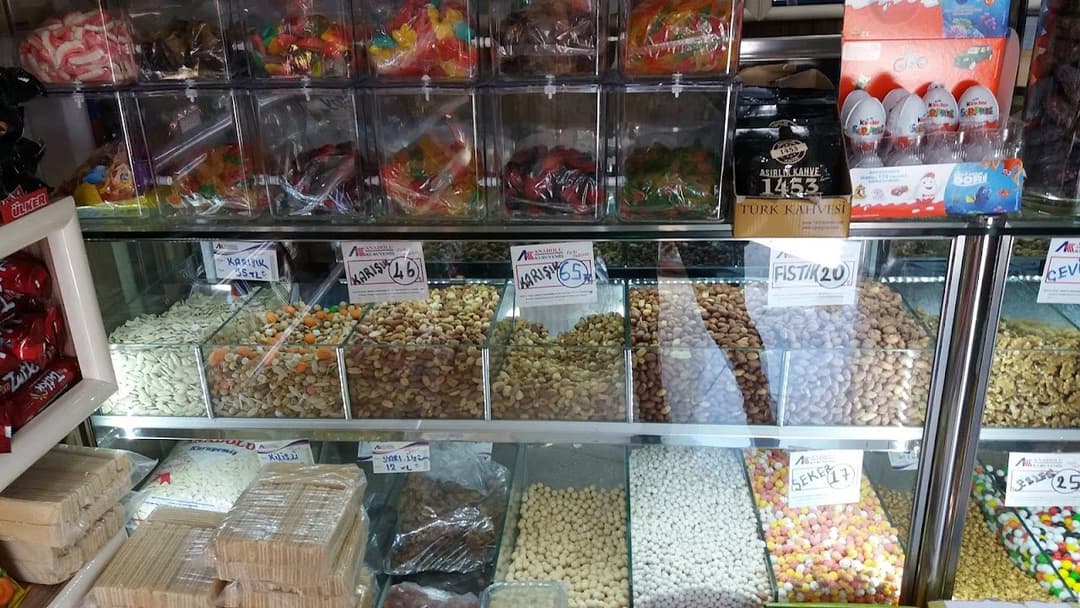 Kuruyemiş ve şekerleme reyonu