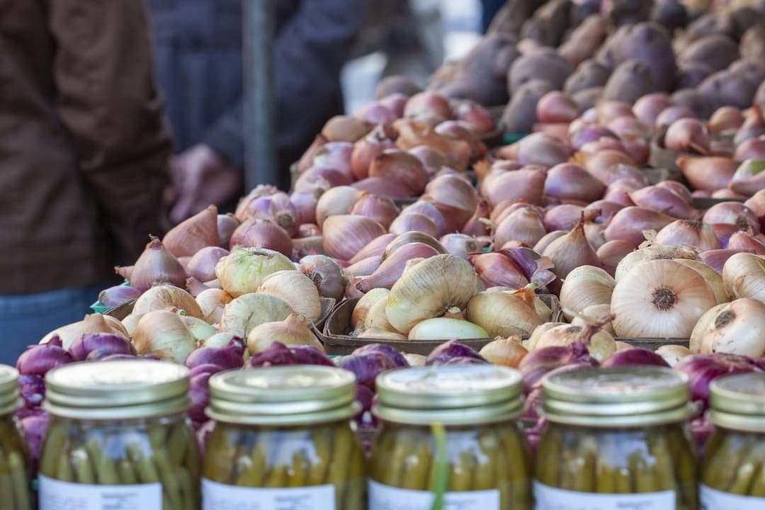 Mahalle marketi reyon görünümü (temsili görsel)