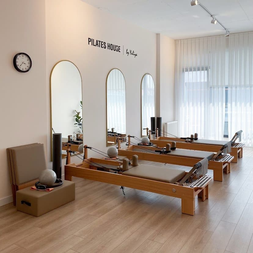 Reformer ekipmanlı ferah stüdyo — Cansu Ülker Pilates Studio