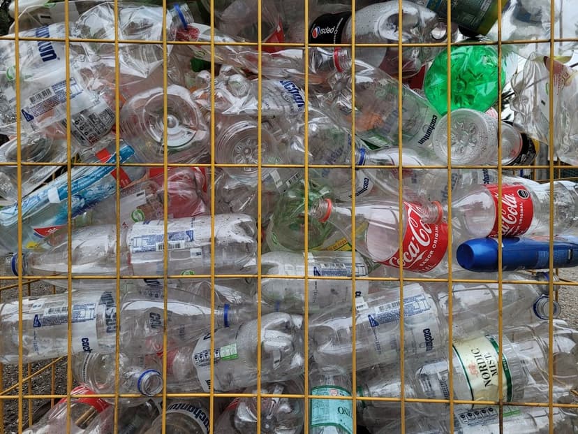 Geri dönüşüme hazır preslenmiş plastik (temsili görsel)