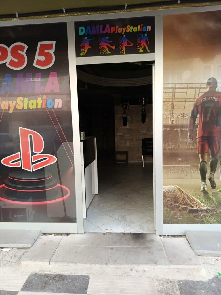 Damla Playstation giriş — PS5 ve FIFA