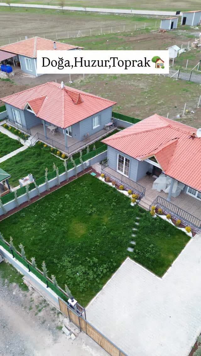 Demirhan Grup hobi bahçesi — bahçeli müstakil ev (drone görünümü)