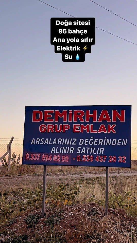 Demirhan Grup Emlak saha tabelası — arsalarınız değerinden alınır satılır