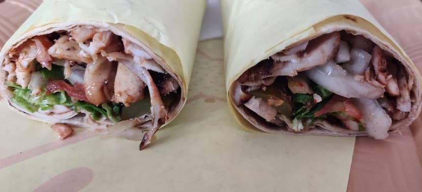 Tavuk döner dürüm yakın çekim