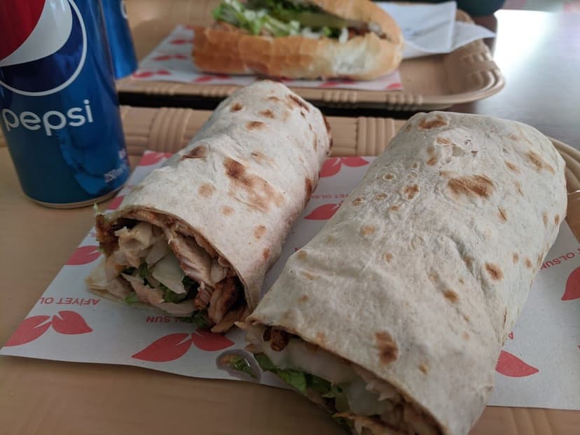 Tavuk dürüm ve Pepsi