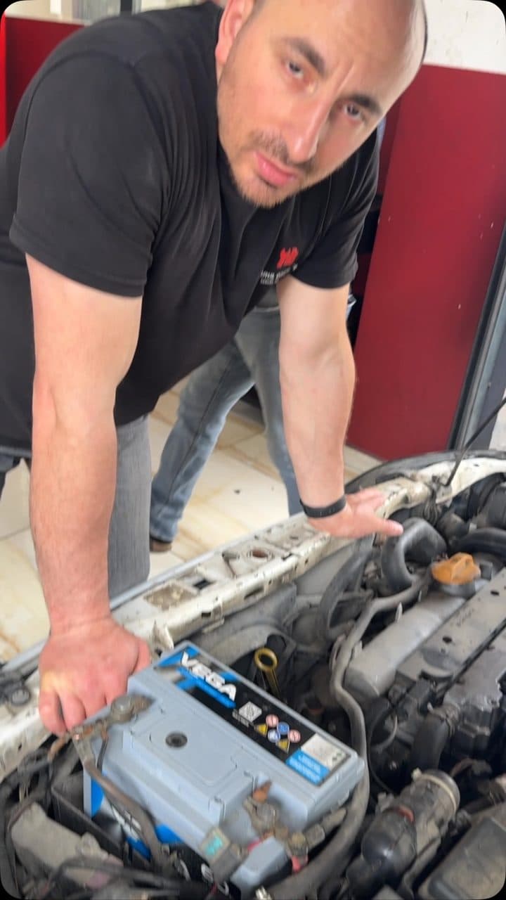 Motor üzerinde bakım çalışması