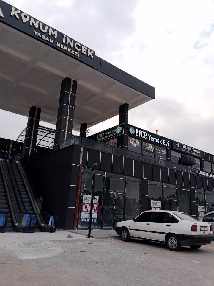 İncek Yaşam Merkezi'ndeki dükkân görünümü