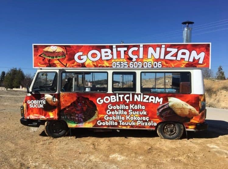 Gobitçi Nizam aracı ve menüsü — Gobitle Köfte, Sucuk, Kokoreç, Tavuk & Pirzola