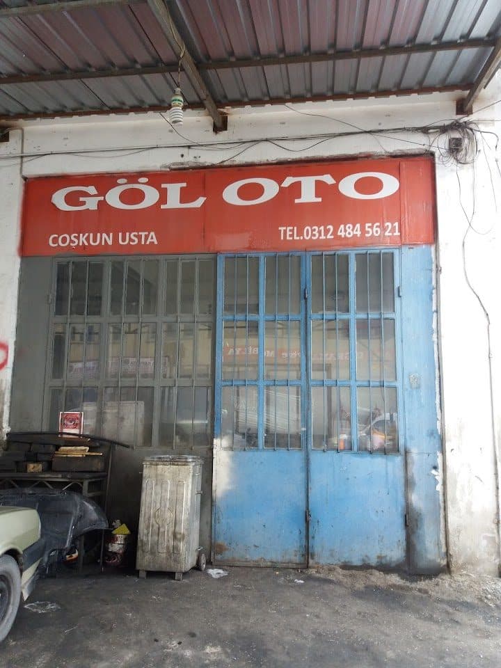 Göl Oto atölye girişi ve servis kapıları