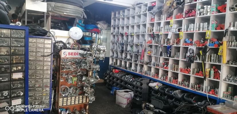 Rekor ve bağlantı elemanları rafları