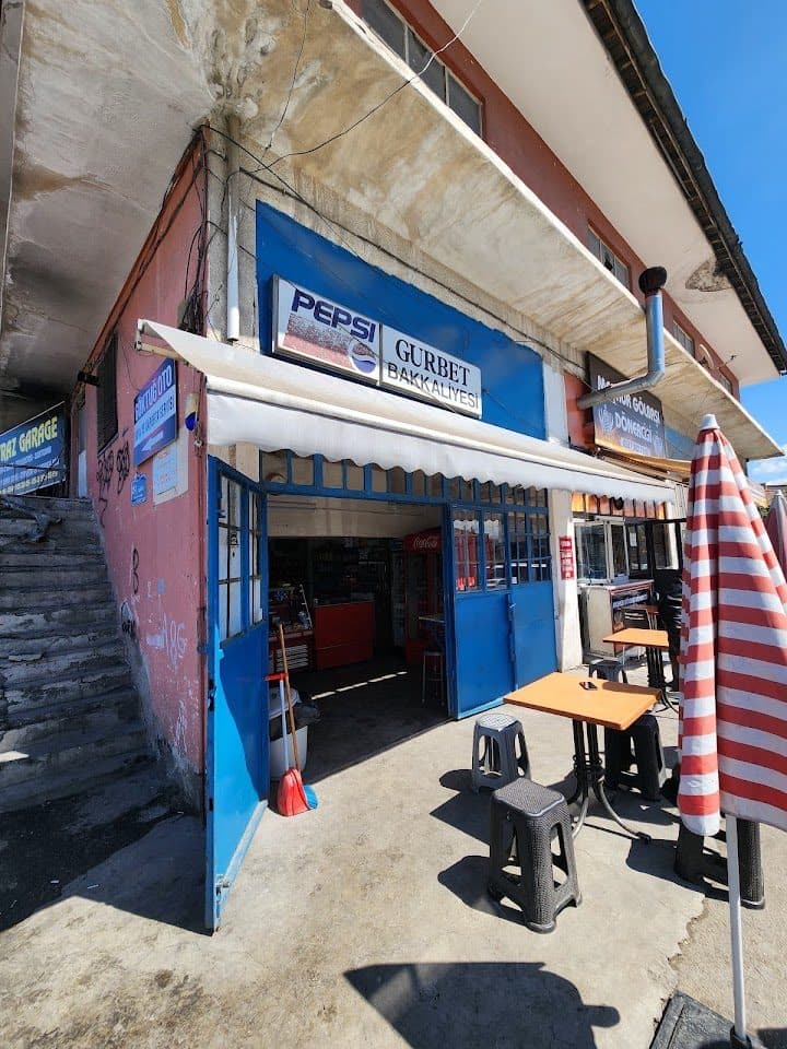 Gurbet Bakkaliyesi (Tostçu Erdal) dükkân cephesi