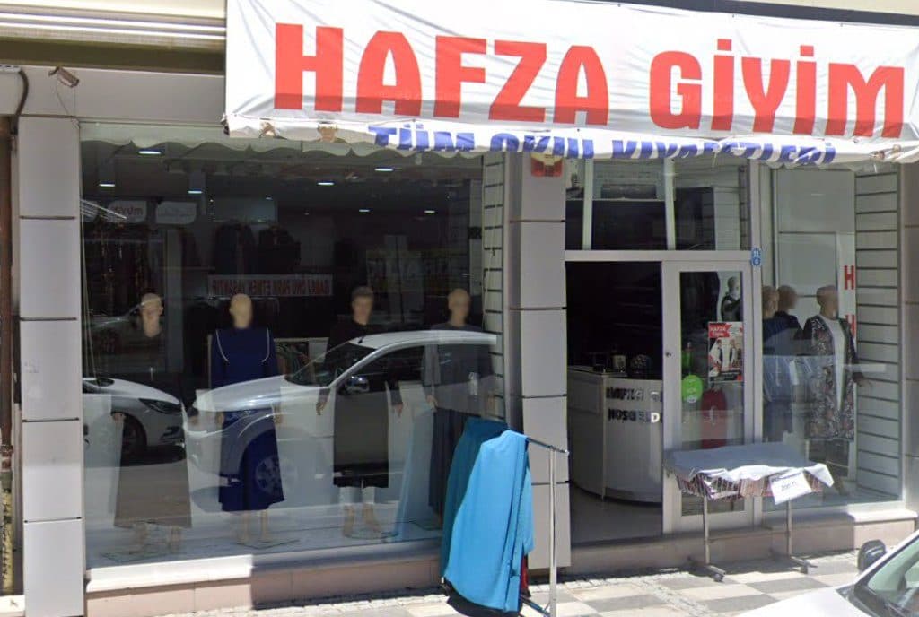 Hafza Giyim vitrin görünümü