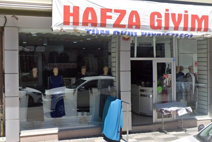 Hafza Giyim vitrin görünümü