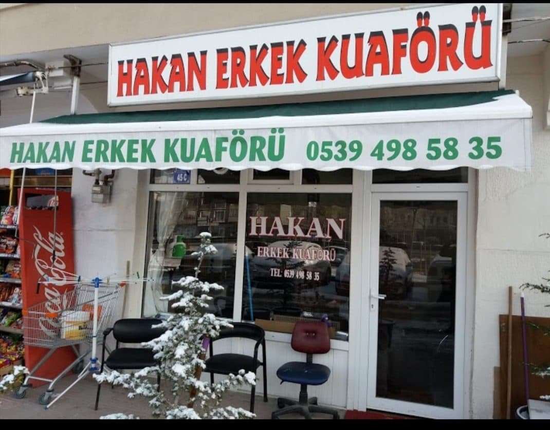 Hakan Erkek Kuaförü dükkân cephesi ve tabelası