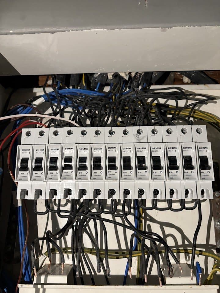 Elektrik panosu ve sigorta düzenlemesi — İncek Elektrik
