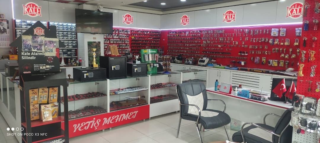 Dükkân içi anahtar ve kilit reyonu