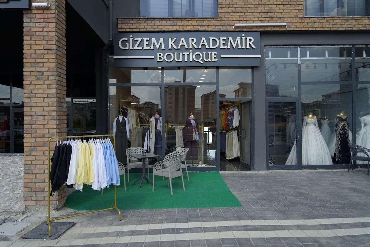 Gizem Karademir Boutique mağaza cephesi