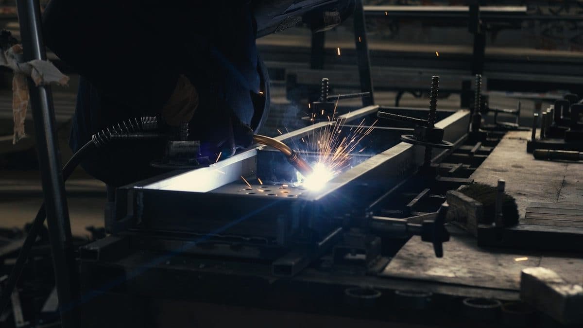 Metal atölyesinde kaynak işi (temsili görsel)