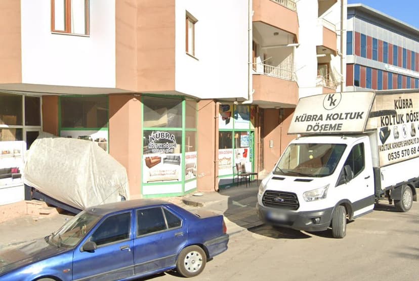 Kübra Koltuk Döşeme dükkânı geniş açı görünüm (Google Street View)