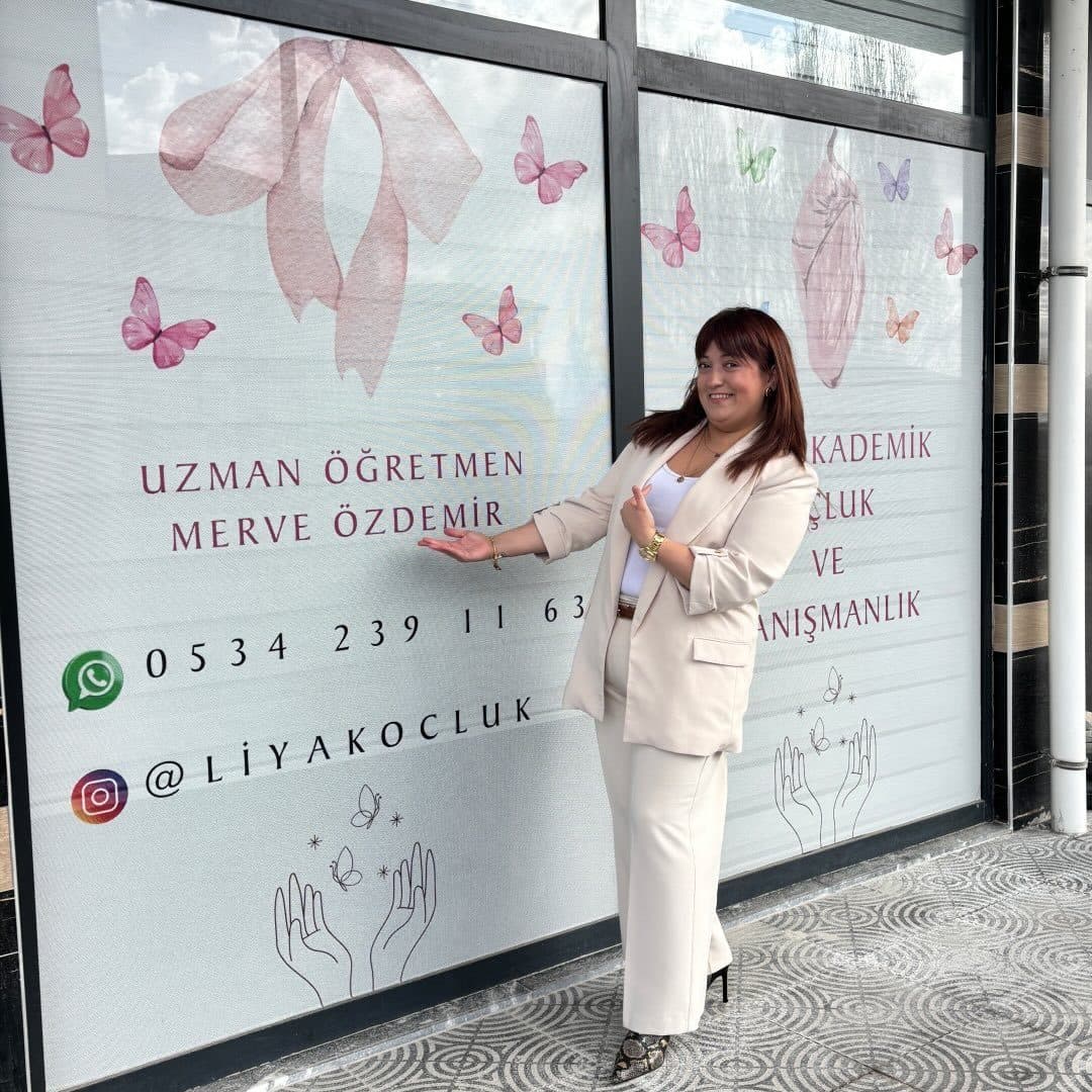 Liya Akademik Koçluk ve Danışmanlık — kurucu Uzman Öğretmen Merve Özdemir, ofis girişi