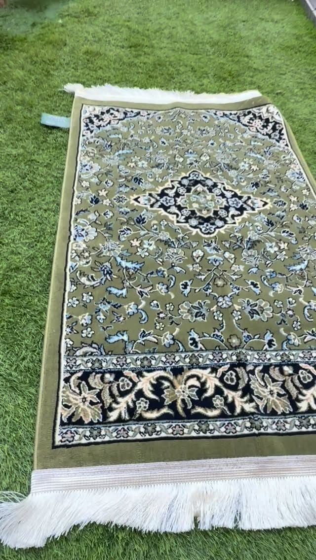 Desenli namaz seccadesi
