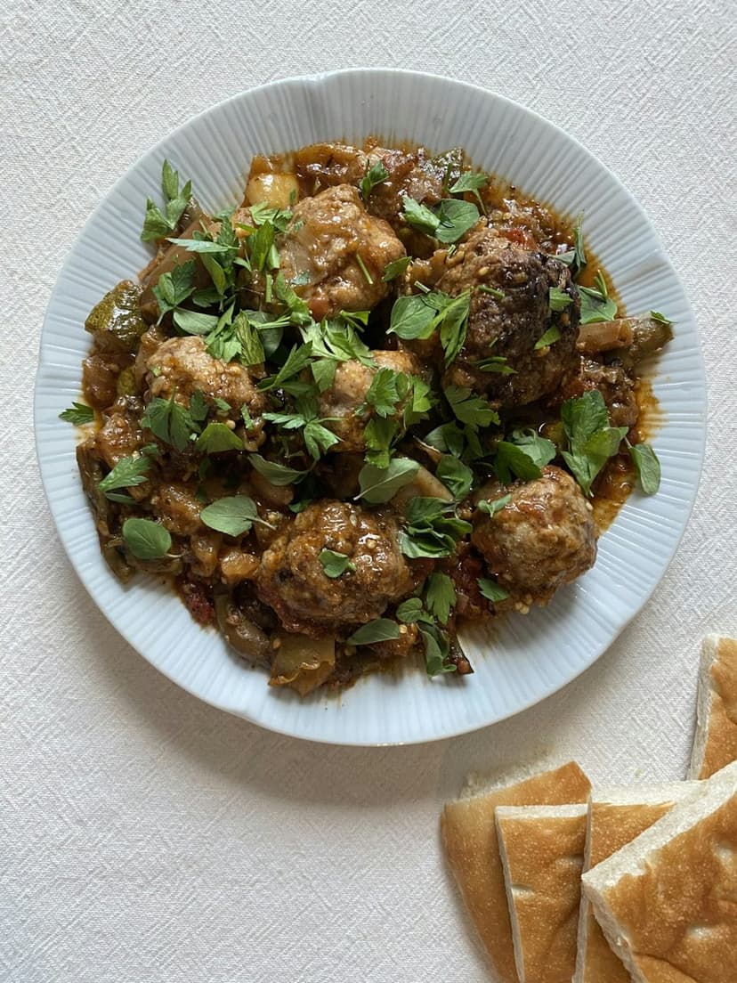 Ev yapımı köfte tabağı (temsili görsel)