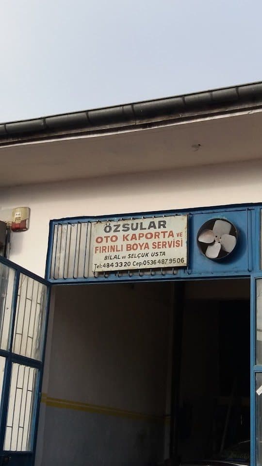 Özsular Oto Kaporta Boya dükkân tabelası ve girişi