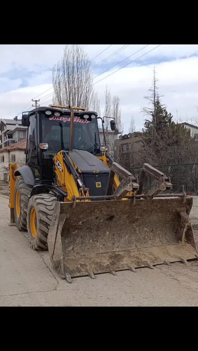 Kepçe ile arazi düzenleme çalışması
