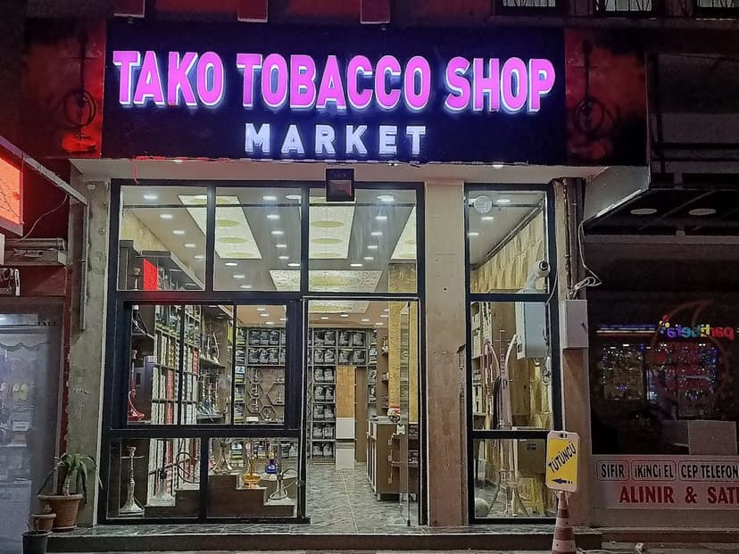 Tako Tobacco Shop & Market dükkân görünümü