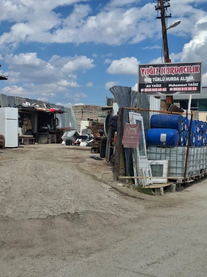 Yağız Hurdacılık dükkân ve tabela görünümü — Şafak Sanayi Sitesi, Gölbaşı